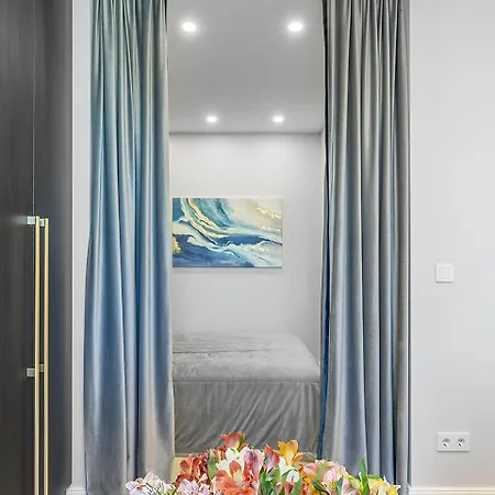 דירה Central Apartment *